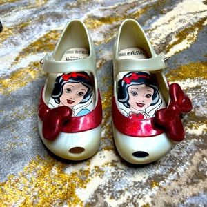 MINI MELISSA ULTRAGIRL+SNOW WHITE FLATS, WHITE RED